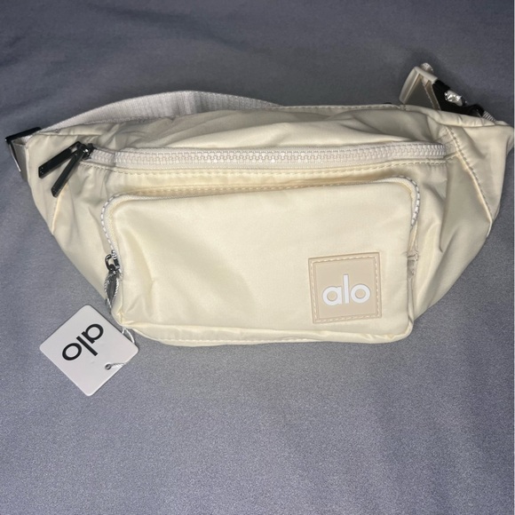 ALO Yoga cream ligth  Belt Bag - Picture 2 of 6